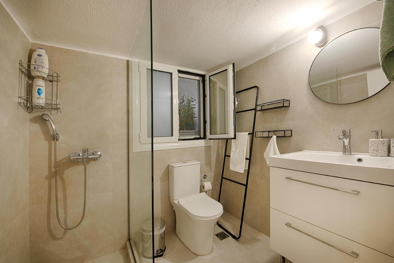 Acropolis View 4 Bedroom Flat Apartment *
