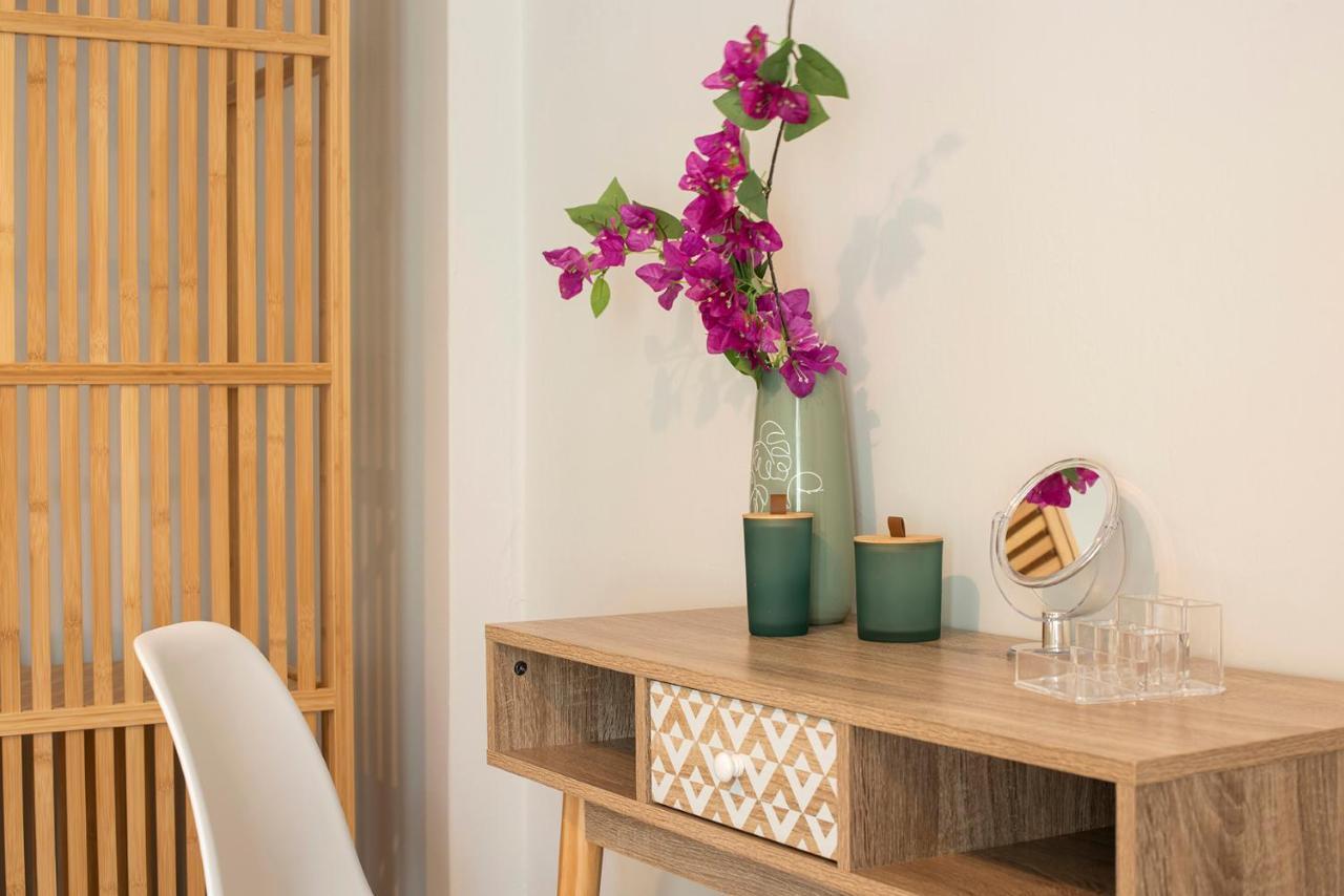 Acropolis View 4 Bedroom Flat *