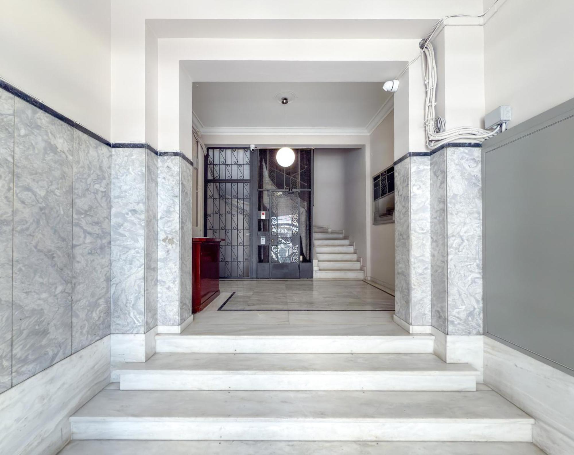 Acropolis View 4 Bedroom Flat *